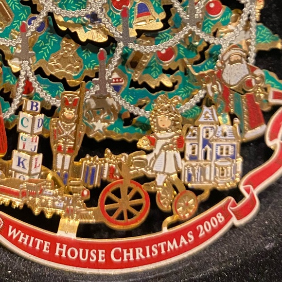 2008 White House Christmas Ornament - Picture 4 of 4